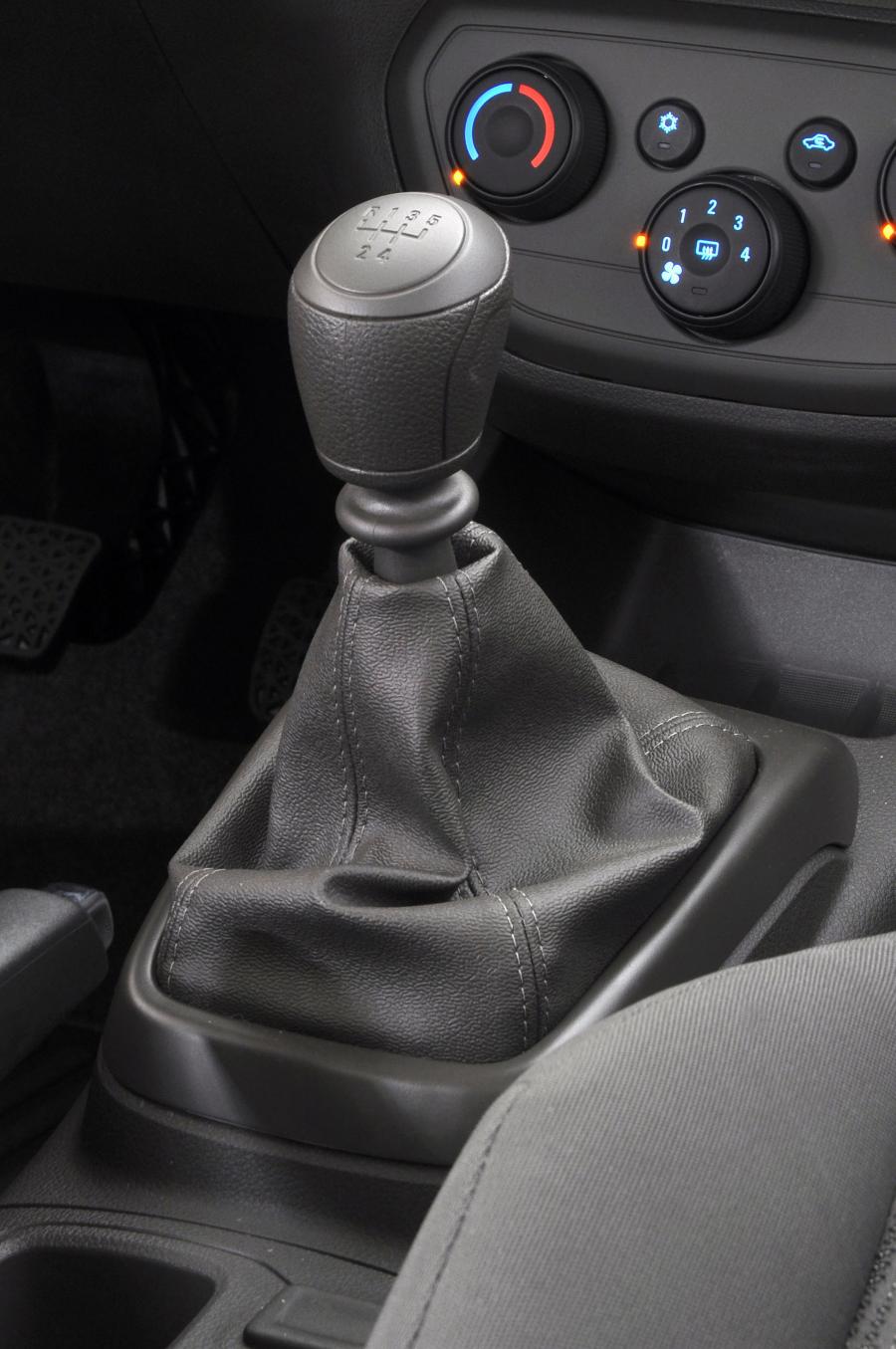 Детали интерьера Chevrolet Spin 2012 года  (фото 7 из 21)
